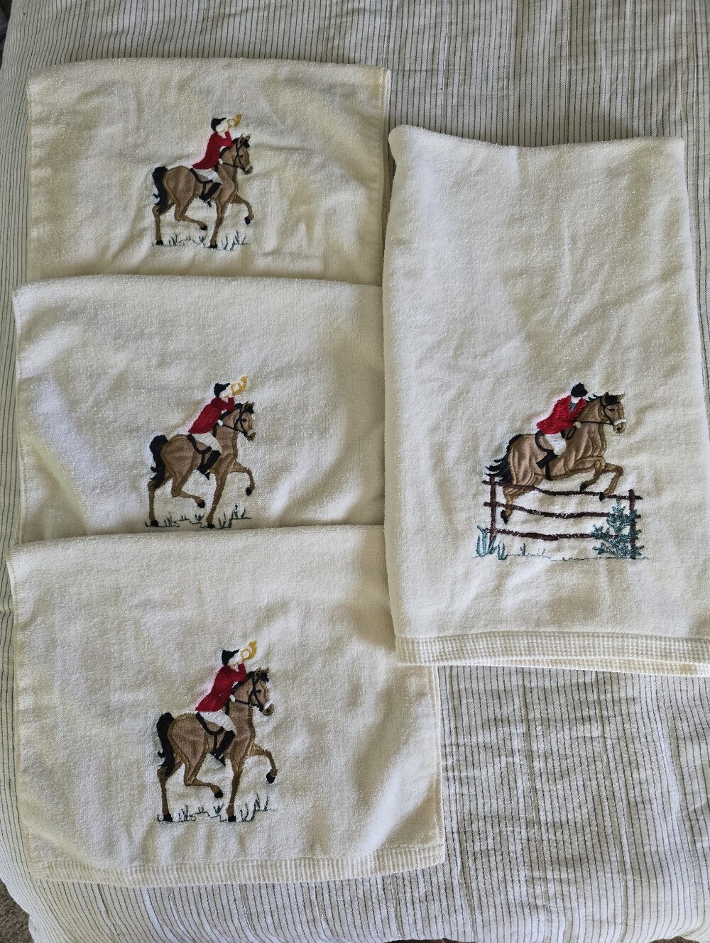 Vtg Embroidered Equestrian Hand Towels And Bath Towel Set Of 4 Ivory w/Red Rider